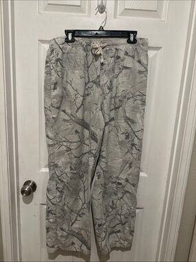 RSQ Men’s Gray Jogger Pants with Tree-Branch Print